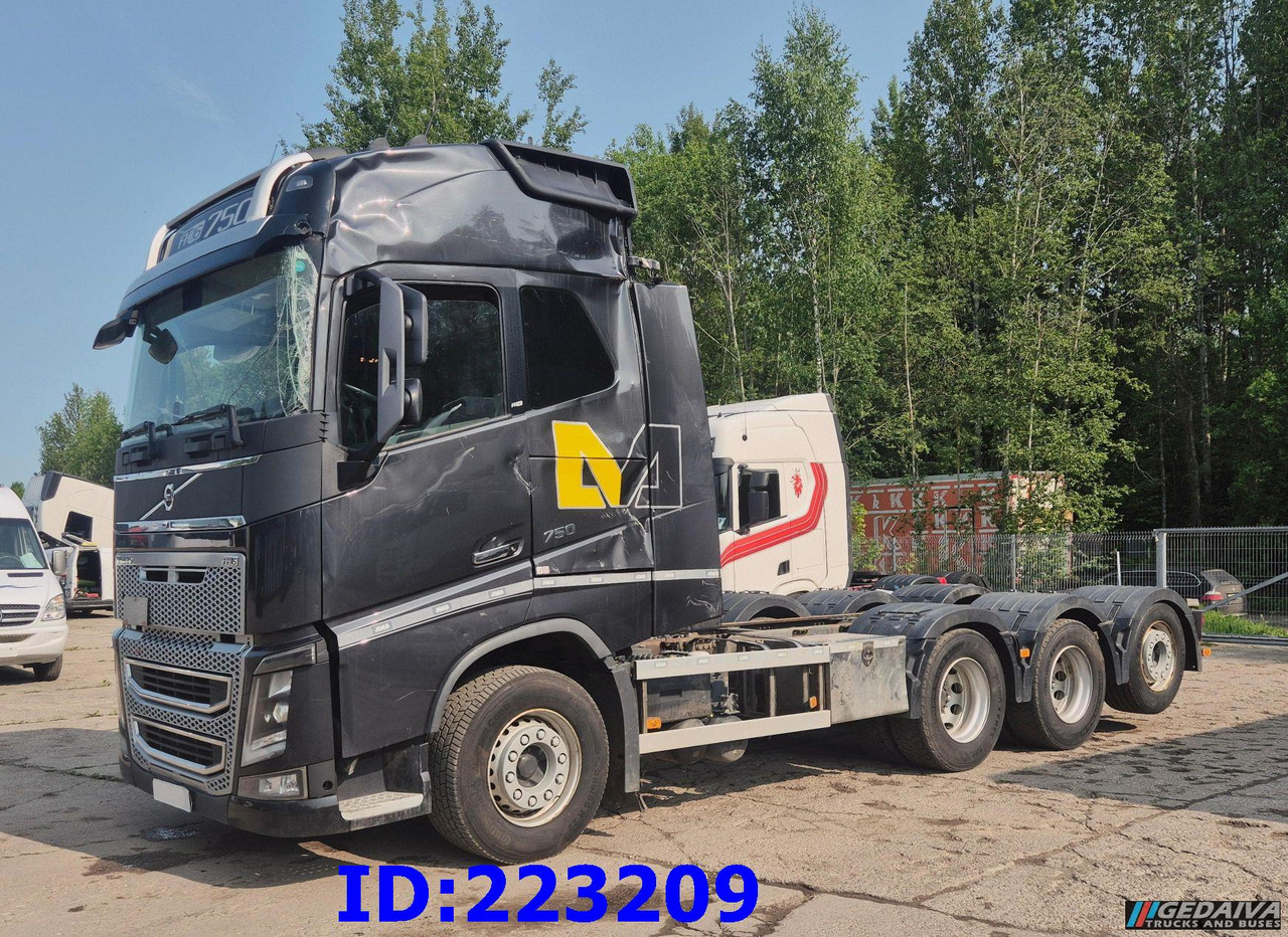 VOLVO FH16 750HP 8x4 Steering axle - Шаси кабина: снимка 3 VOLVO FH16 750HP 8x4 Steering axle - Шаси кабина: снимка 3