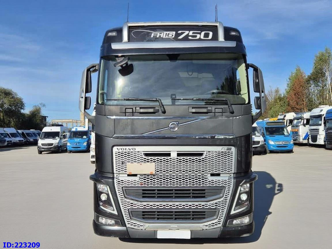 VOLVO FH16 750HP 8x4 Steering axle - Шаси кабина: снимка 2 VOLVO FH16 750HP 8x4 Steering axle - Шаси кабина: снимка 2