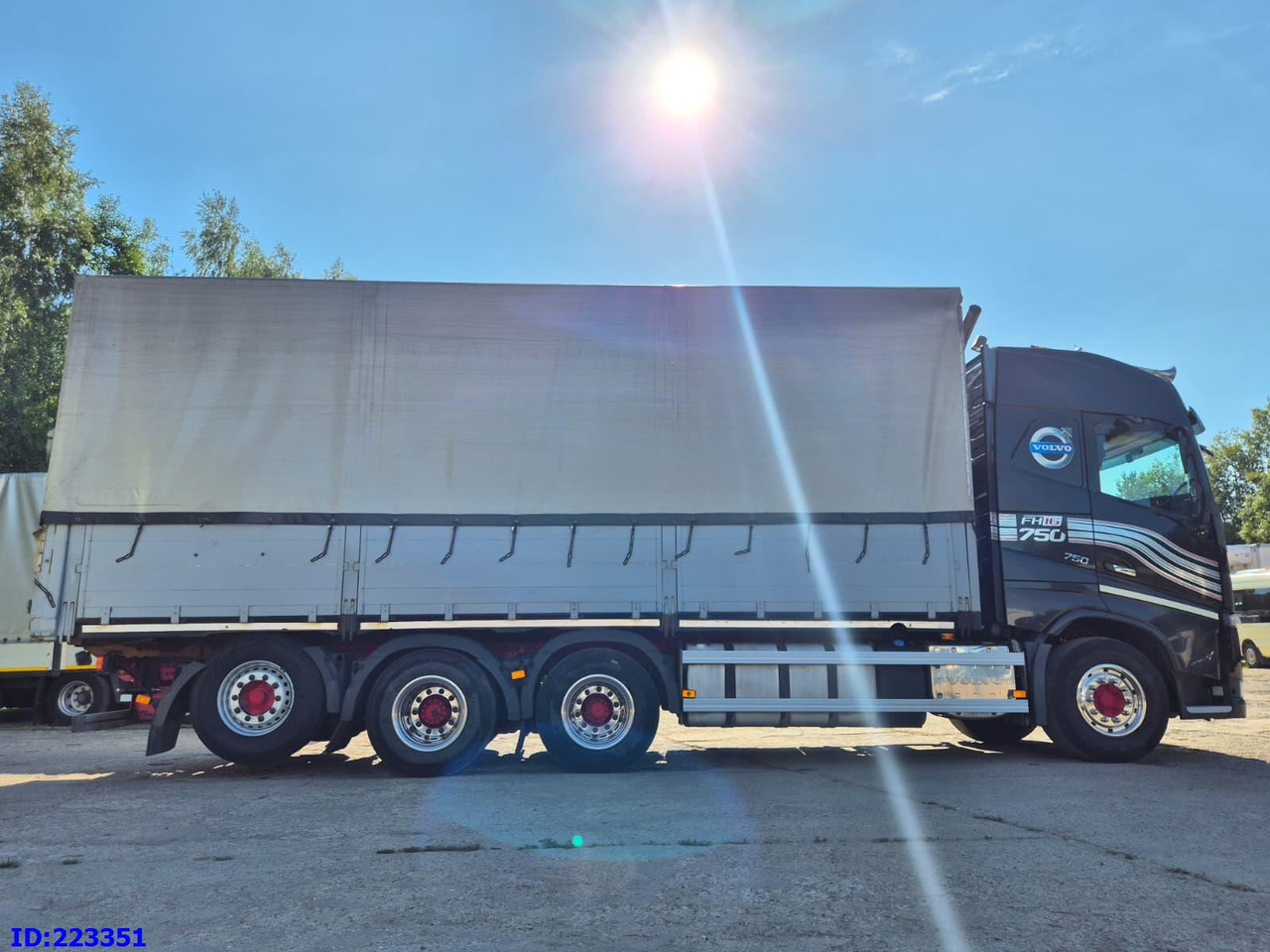 VOLVO FH16 750HP - 8x4-Steering axle - Камион с брезент: снимка 5 VOLVO FH16 750HP - 8x4-Steering axle - Камион с брезент: снимка 5
