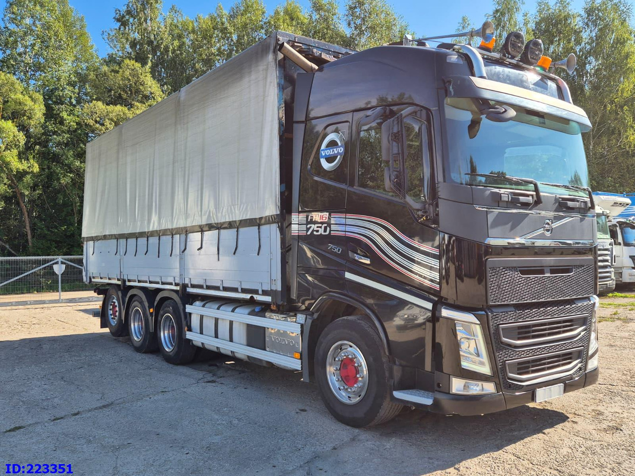 VOLVO FH16 750HP - 8x4-Steering axle - Камион с брезент: снимка 4 VOLVO FH16 750HP - 8x4-Steering axle - Камион с брезент: снимка 4