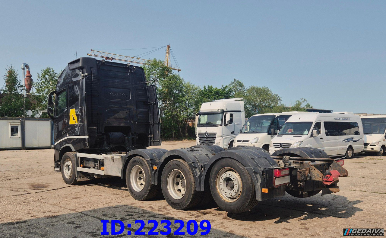 VOLVO FH16 750HP 8x4 Steering axle - Шаси кабина: снимка 4 VOLVO FH16 750HP 8x4 Steering axle - Шаси кабина: снимка 4