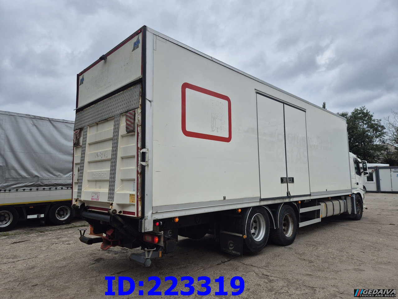 VOLVO FM13 380HP 6x2 Euro5 - Open side box - Рефрижератор камион: снимка 4 VOLVO FM13 380HP 6x2 Euro5 - Open side box - Рефрижератор камион: снимка 4