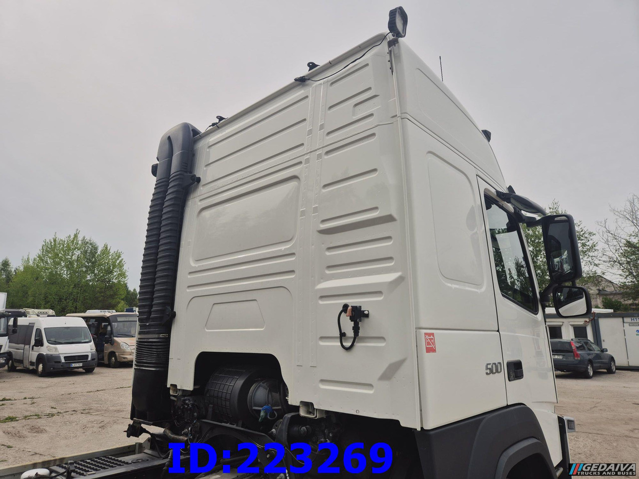VOLVO FM13 500HP 8x2 (2 steering axels) - Шаси кабина: снимка 5 VOLVO FM13 500HP 8x2 (2 steering axels) - Шаси кабина: снимка 5