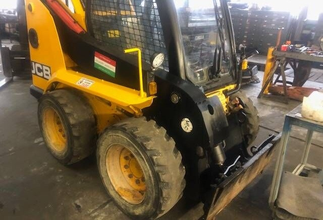 JCB Robot 170 - Мини челен товарач: снимка 3 JCB Robot 170 - Мини челен товарач: снимка 3