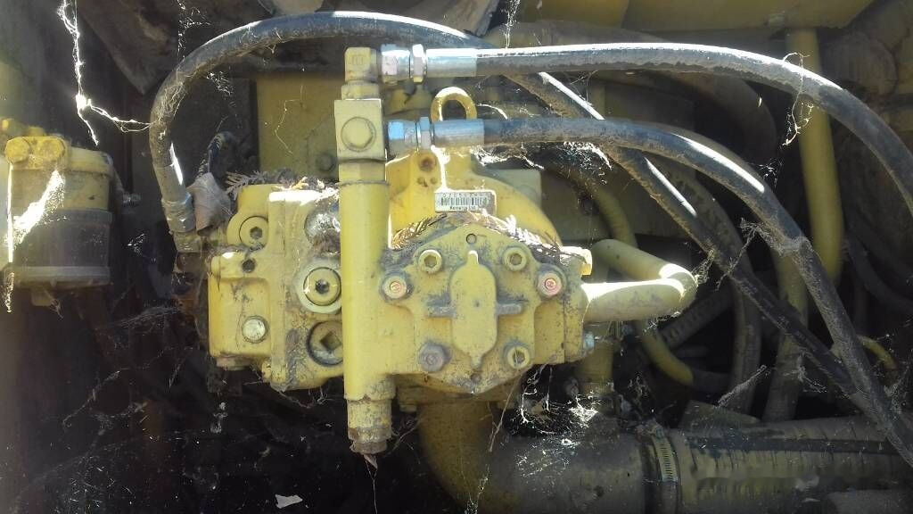 Komatsu PC 210 - Верижен багер: снимка 5 Komatsu PC 210 - Верижен багер: снимка 5