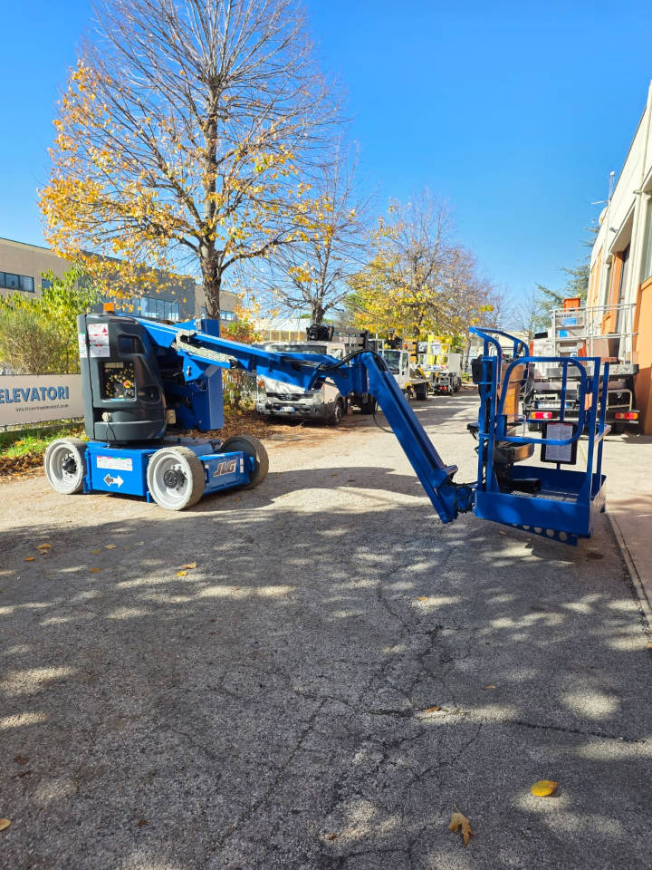 JLG E 300 AJP - Артикулираща платформа: снимка 1 JLG E 300 AJP - Артикулираща платформа: снимка 1