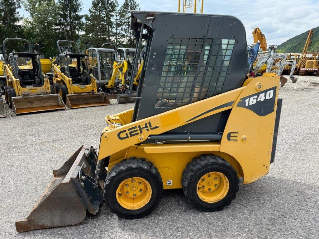 Gehl SL1640E (4027) - Мини челен товарач: снимка 1 Gehl SL1640E (4027) - Мини челен товарач: снимка 1