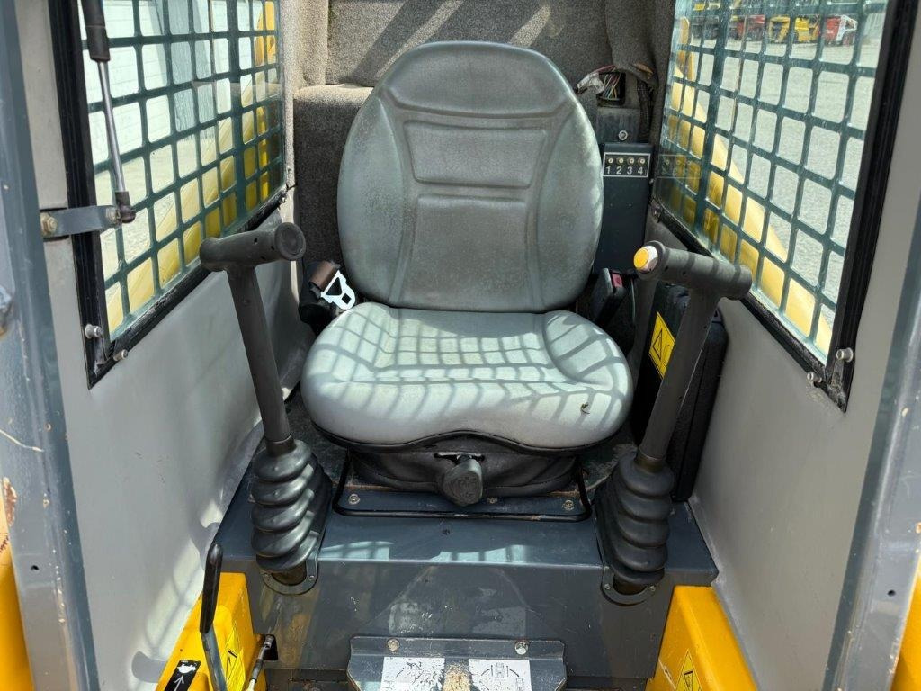 Gehl SL1640E (4027) - Мини челен товарач: снимка 3 Gehl SL1640E (4027) - Мини челен товарач: снимка 3