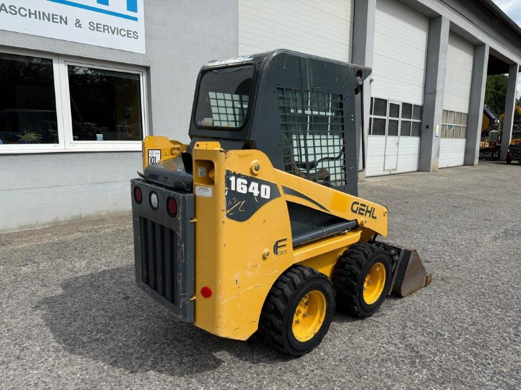 Gehl SL1640E (4027) - Мини челен товарач: снимка 4 Gehl SL1640E (4027) - Мини челен товарач: снимка 4