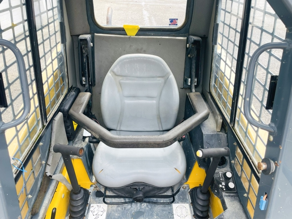 Gehl SL4240 (4035) - Мини челен товарач: снимка 5 Gehl SL4240 (4035) - Мини челен товарач: снимка 5