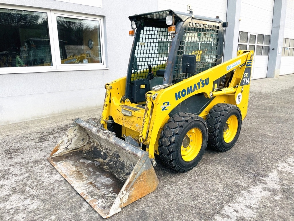 Komatsu SK714 (3906) - Мини челен товарач: снимка 4 Komatsu SK714 (3906) - Мини челен товарач: снимка 4
