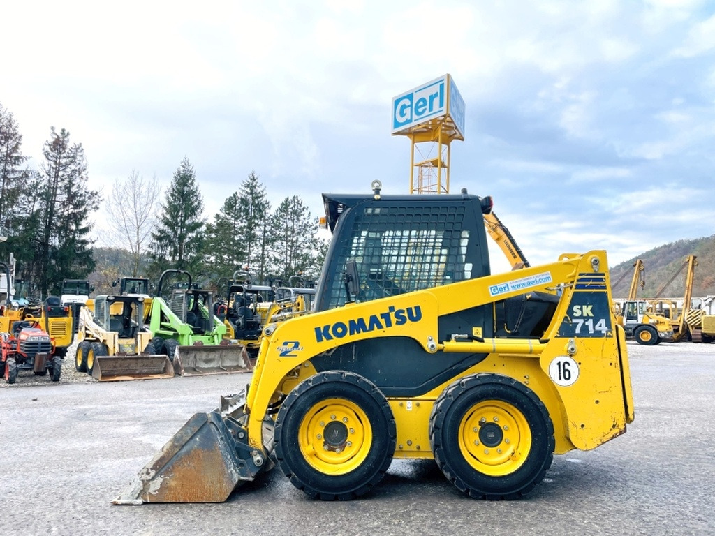 Komatsu SK714 (3906) - Мини челен товарач: снимка 1 Komatsu SK714 (3906) - Мини челен товарач: снимка 1