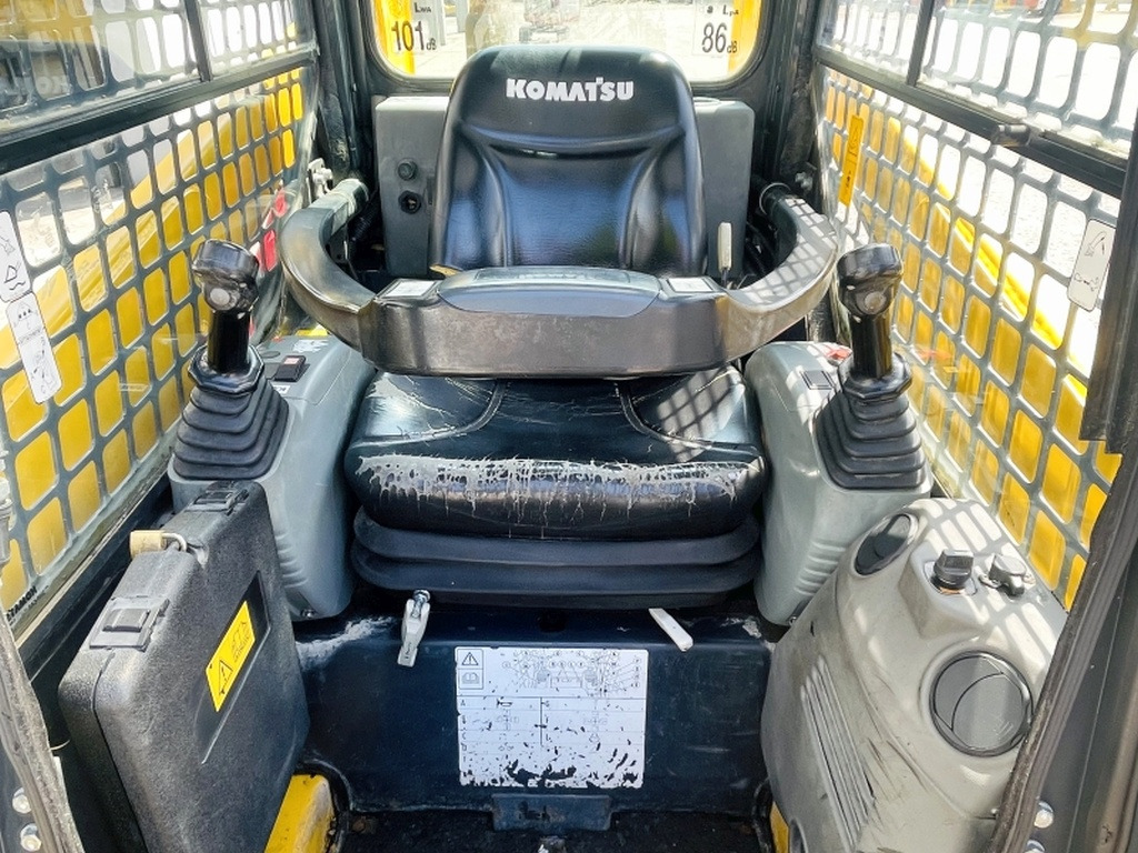 Komatsu SK714 (4012) - Мини челен товарач: снимка 5 Komatsu SK714 (4012) - Мини челен товарач: снимка 5