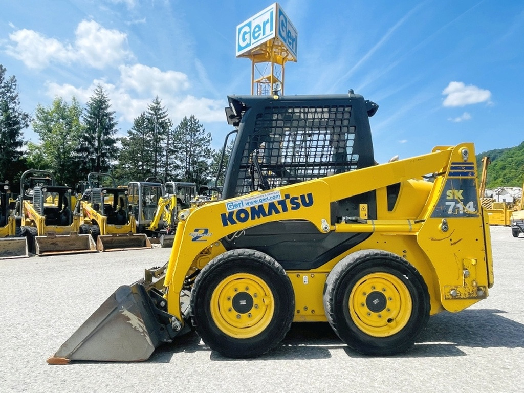 Komatsu SK714 (4012) - Мини челен товарач: снимка 1 Komatsu SK714 (4012) - Мини челен товарач: снимка 1