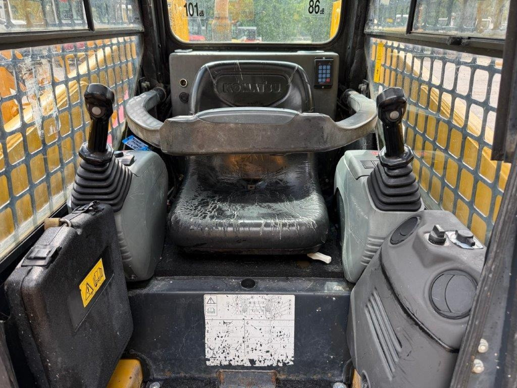 Komatsu SK714-5 (4026) - Мини челен товарач: снимка 4 Komatsu SK714-5 (4026) - Мини челен товарач: снимка 4