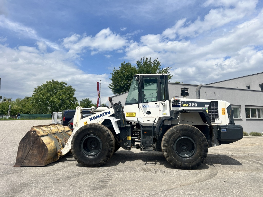 Komatsu WA 320-6 (111584) - Колесен товарач: снимка 1 Komatsu WA 320-6 (111584) - Колесен товарач: снимка 1