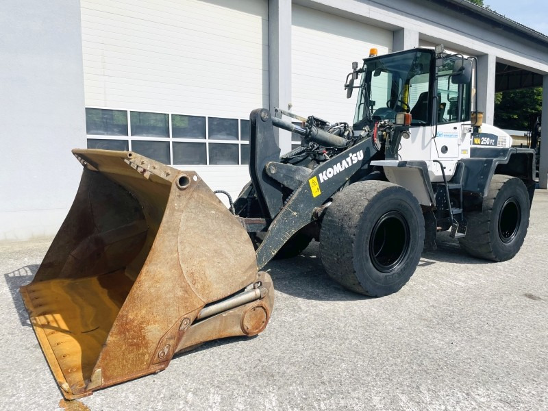 Komatsu WA250PZ-6 (3824) - Колесен товарач: снимка 3 Komatsu WA250PZ-6 (3824) - Колесен товарач: снимка 3