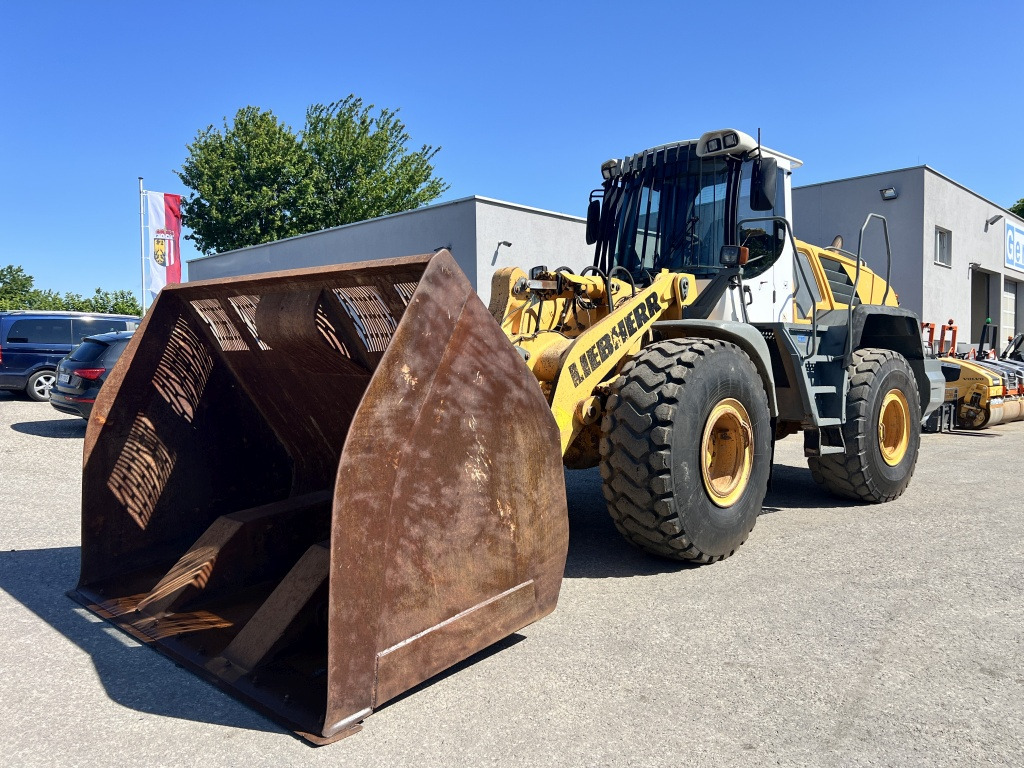 Liebherr L 556 (111583) - Колесен товарач: снимка 3 Liebherr L 556 (111583) - Колесен товарач: снимка 3