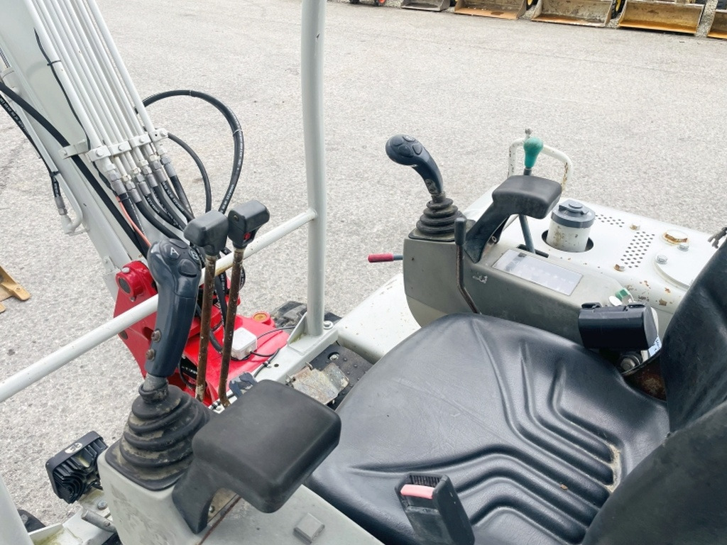 Takeuchi TB135 (4056) - Мини багер: снимка 5 Takeuchi TB135 (4056) - Мини багер: снимка 5