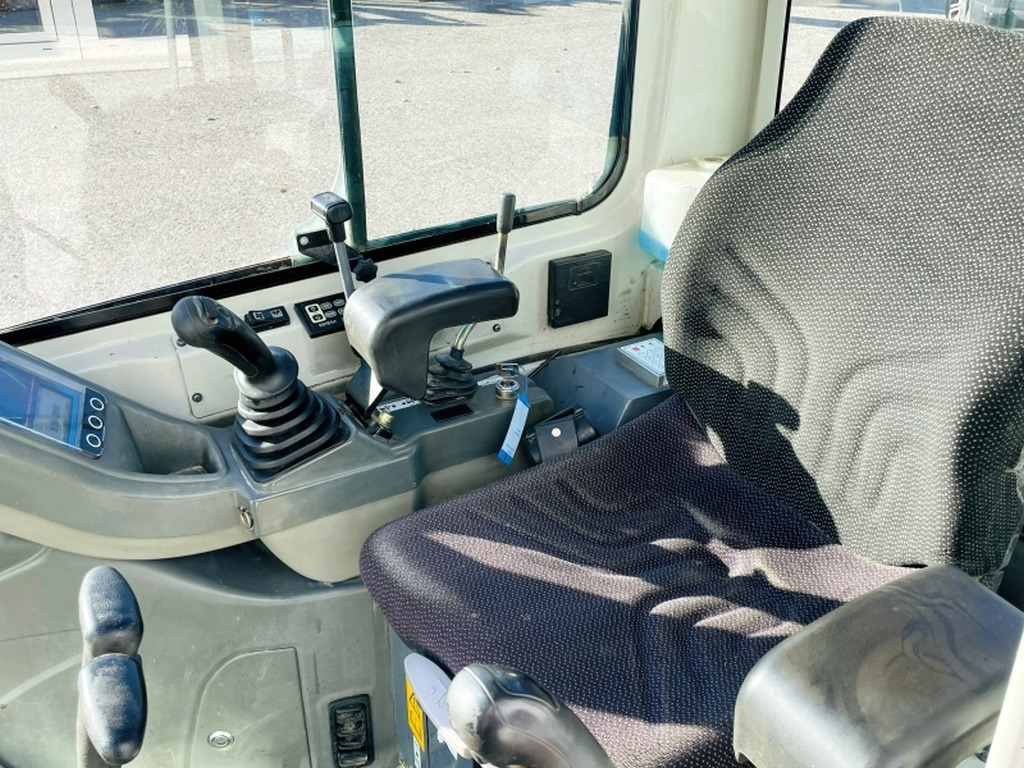 Takeuchi TB216 (4095) - Мини багер: снимка 5 Takeuchi TB216 (4095) - Мини багер: снимка 5