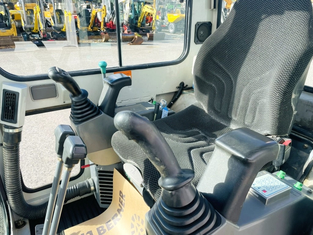 Takeuchi TB219 (4096) - Мини багер: снимка 5 Takeuchi TB219 (4096) - Мини багер: снимка 5