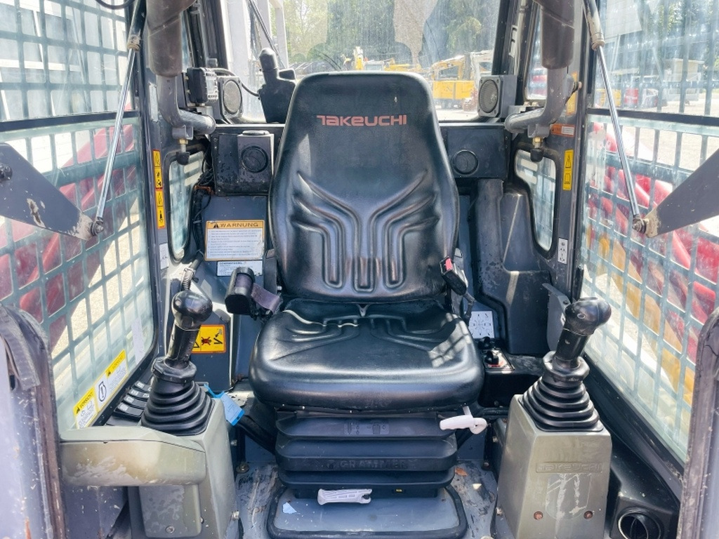 Takeuchi TL8 (4031) - Мини верижен товарач: снимка 5 Takeuchi TL8 (4031) - Мини верижен товарач: снимка 5