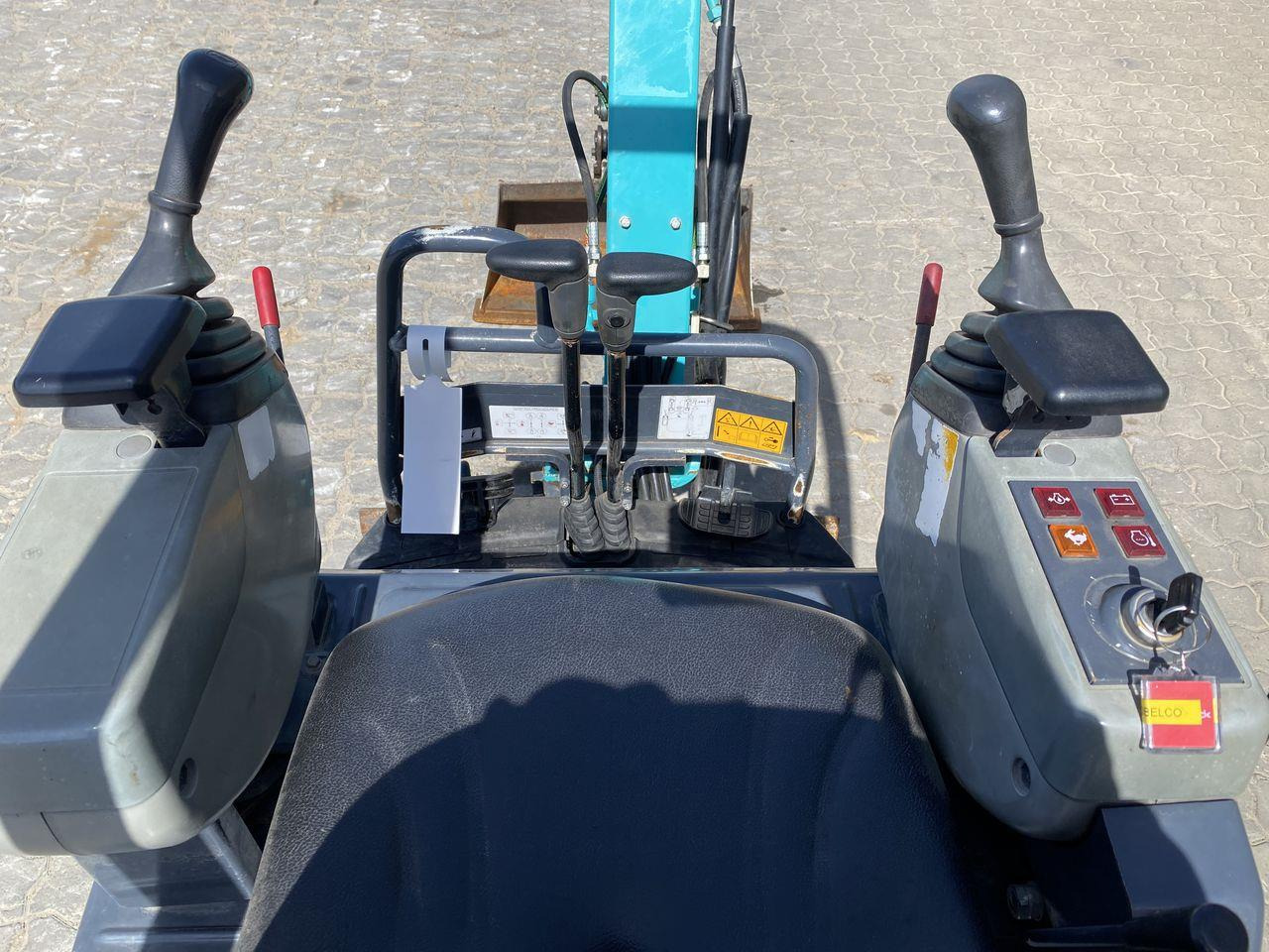 Kobelco SK10SR-2 - Мини багер: снимка 3 Kobelco SK10SR-2 - Мини багер: снимка 3