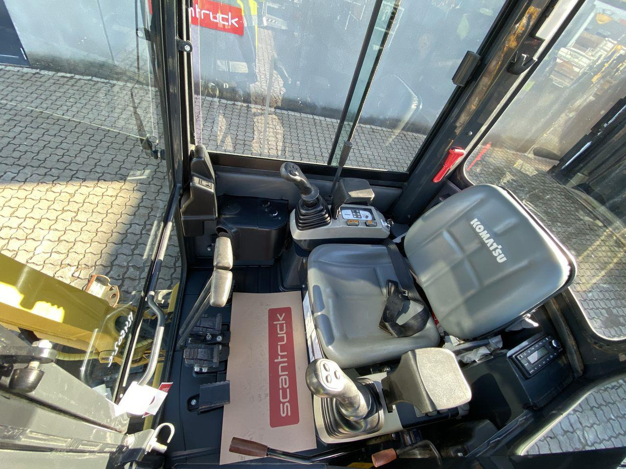 Komatsu PC16R-3HS - Мини багер: снимка 3 Komatsu PC16R-3HS - Мини багер: снимка 3