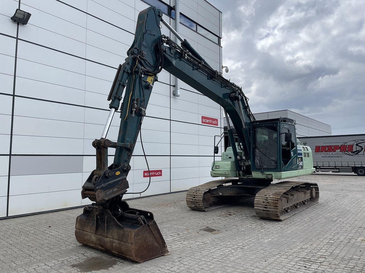 Komatsu PC240LCD-11 - Верижен багер: снимка 1 Komatsu PC240LCD-11 - Верижен багер: снимка 1
