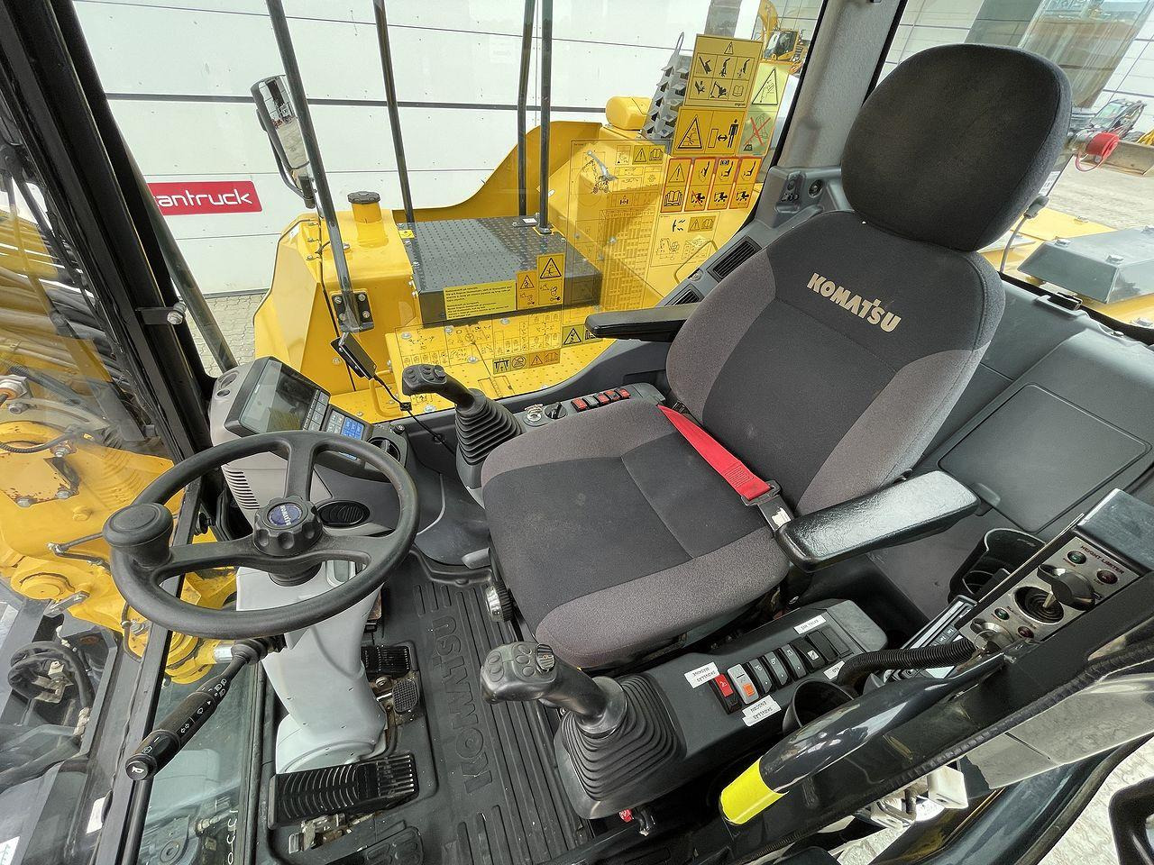 Komatsu PW118MR-11 - Мини багер: снимка 3 Komatsu PW118MR-11 - Мини багер: снимка 3