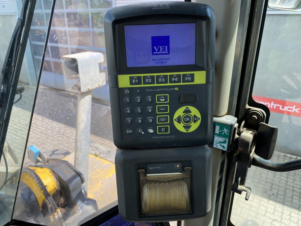 Колесен товарач Komatsu WA470-7: снимка 10