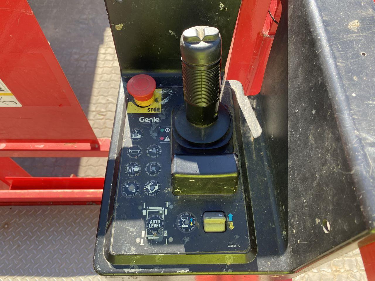 Manitou 120SC - Ножична работна платформа: снимка 3 Manitou 120SC - Ножична работна платформа: снимка 3