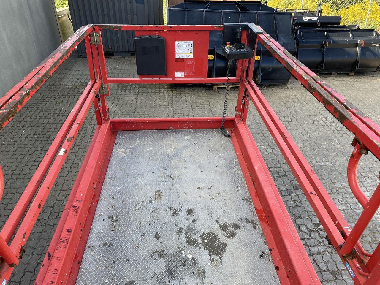 Manitou 120SC - Ножична работна платформа: снимка 3 Manitou 120SC - Ножична работна платформа: снимка 3