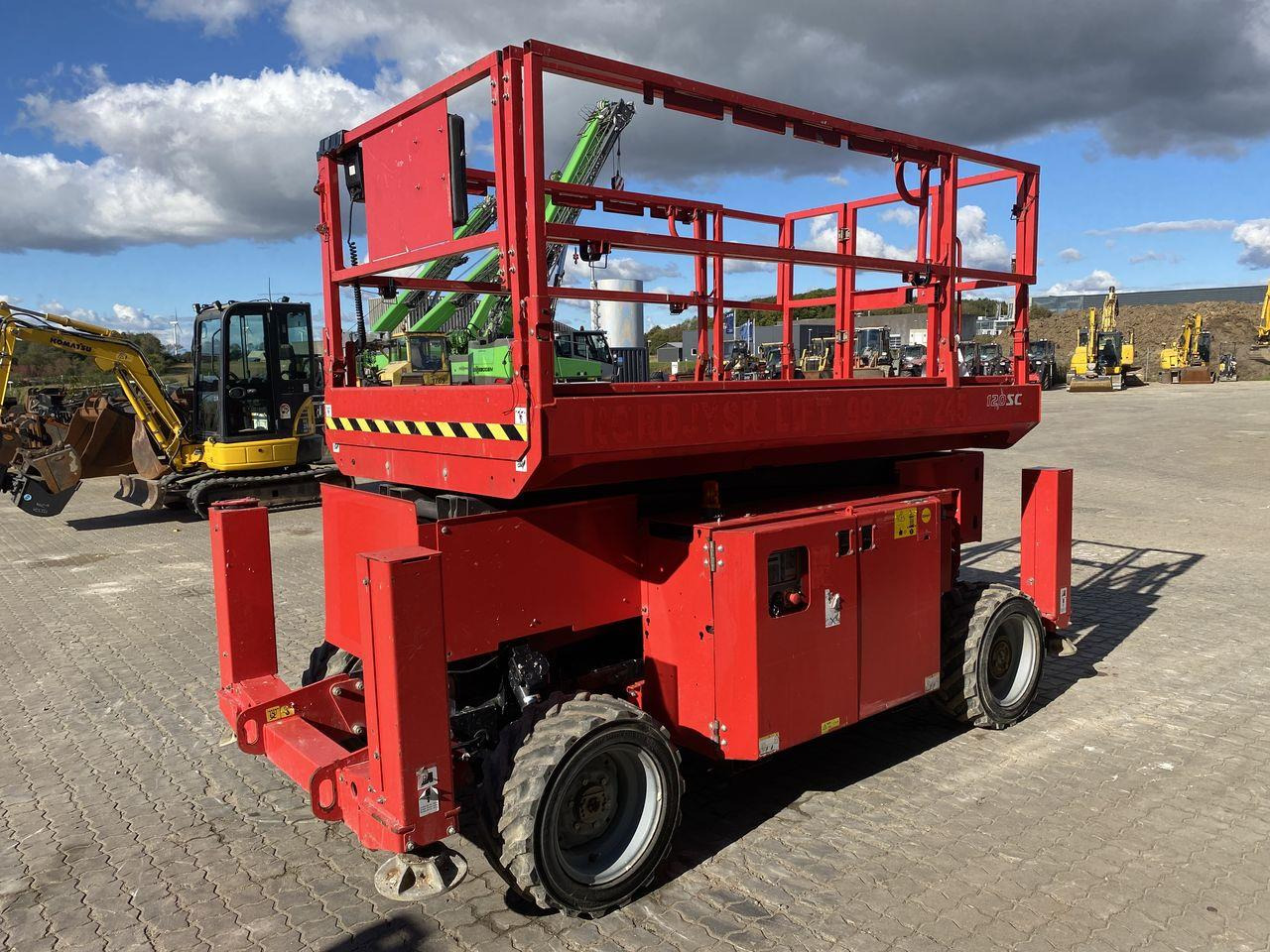 Manitou 120SC - Ножична работна платформа: снимка 4 Manitou 120SC - Ножична работна платформа: снимка 4