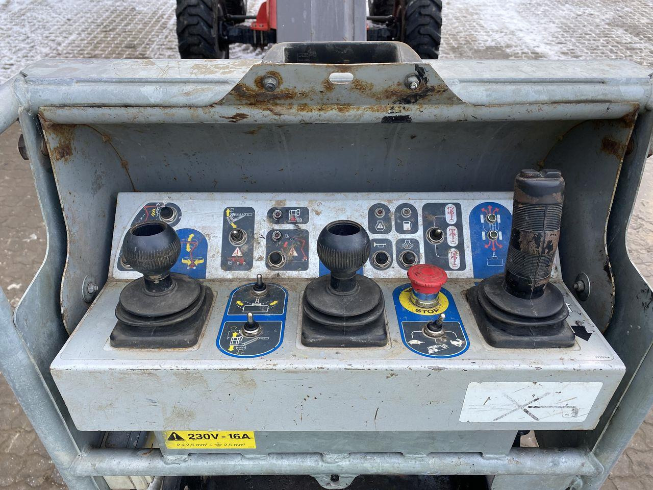 Manitou 180ATJ RC - Артикулираща платформа: снимка 3 Manitou 180ATJ RC - Артикулираща платформа: снимка 3
