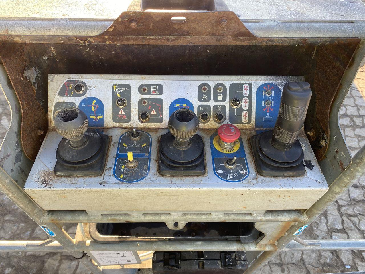 Manitou 200ATJ RC - Артикулираща платформа: снимка 3 Manitou 200ATJ RC - Артикулираща платформа: снимка 3