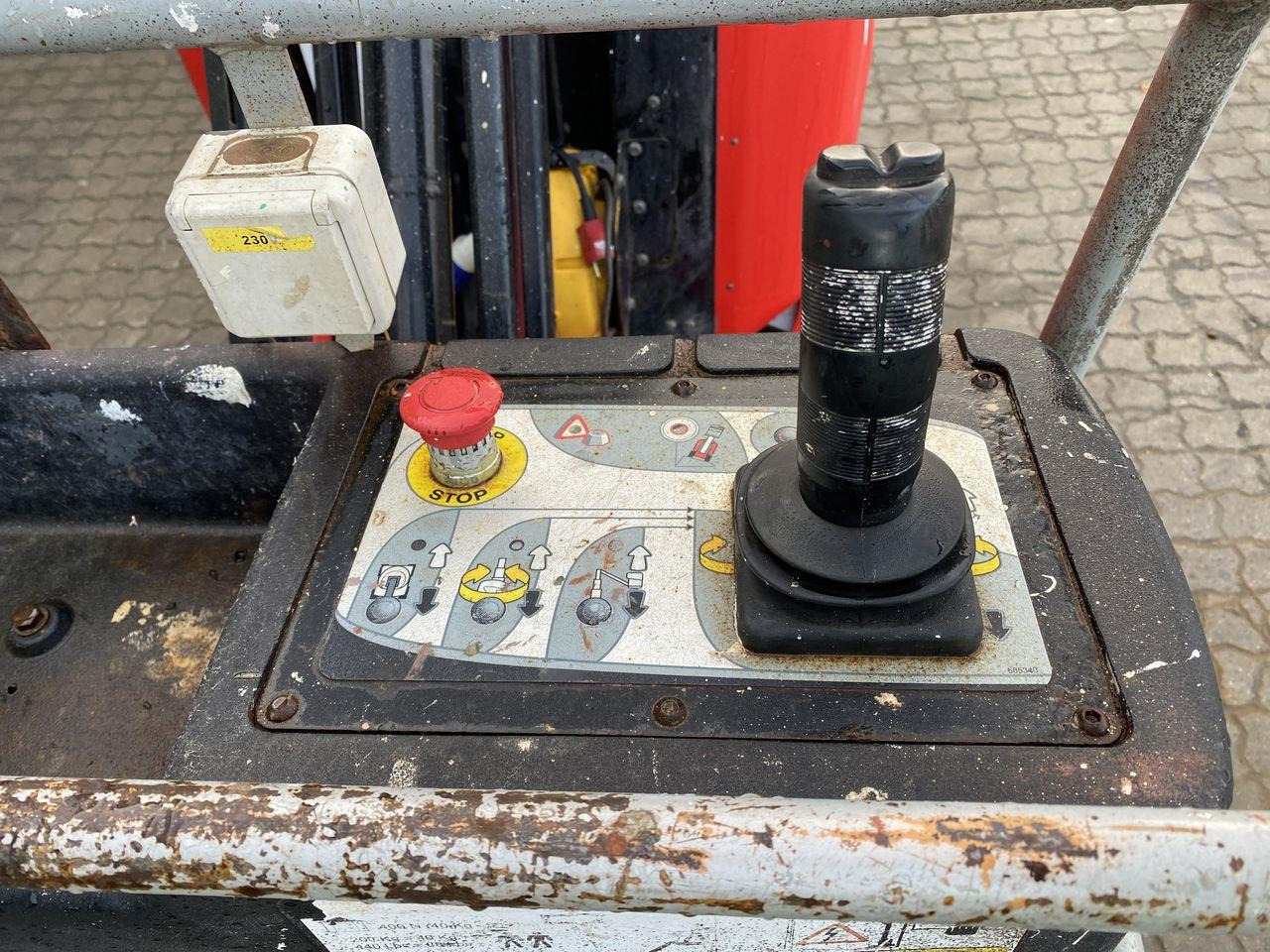 Manitou 80VJR - Вертикална работна платформа: снимка 3 Manitou 80VJR - Вертикална работна платформа: снимка 3