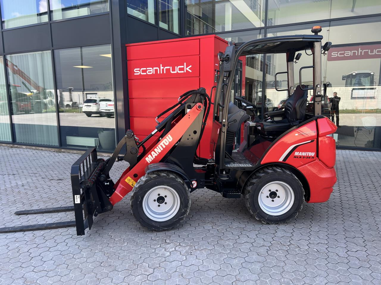 Manitou MLA 2-25H-4P - Колесен товарач: снимка 1 Manitou MLA 2-25H-4P - Колесен товарач: снимка 1