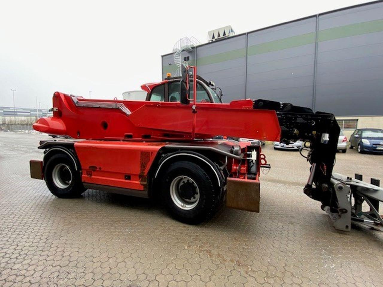 Manitou MRT2470P+ ST4 - Телескопичен товарач: снимка 4 Manitou MRT2470P+ ST4 - Телескопичен товарач: снимка 4