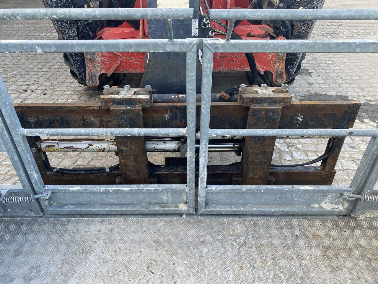 Телескопичен товарач Manitou MT1840A ST3B: снимка 9