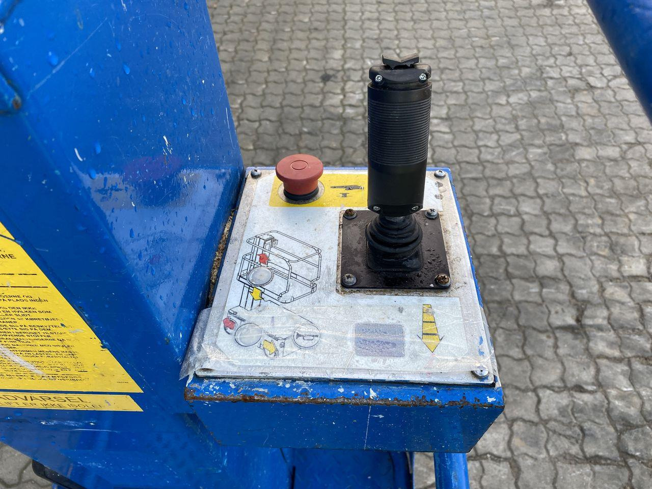 Snorkel TM12 - Вертикална работна платформа: снимка 3 Snorkel TM12 - Вертикална работна платформа: снимка 3