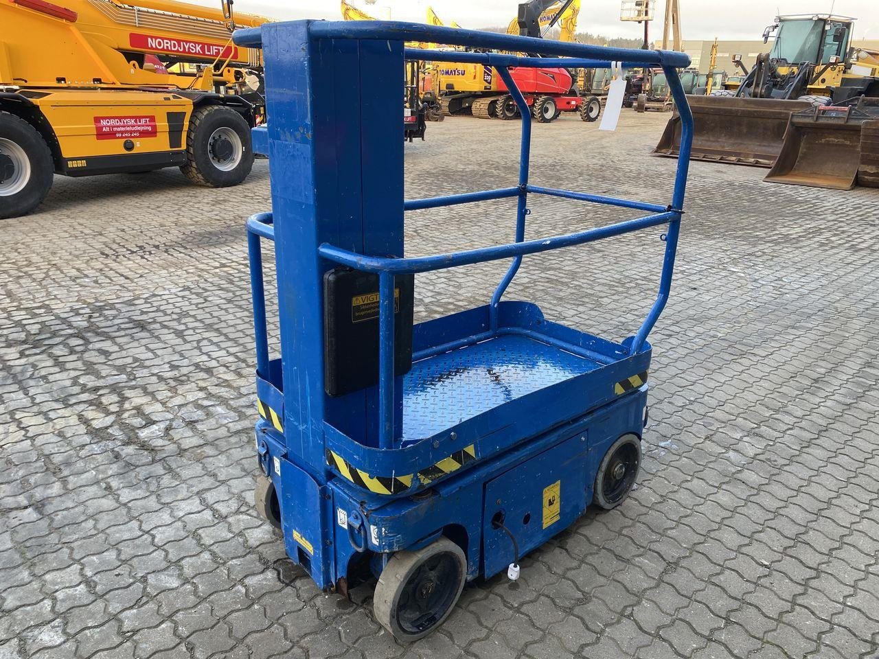 Snorkel TM12 - Вертикална работна платформа: снимка 4 Snorkel TM12 - Вертикална работна платформа: снимка 4