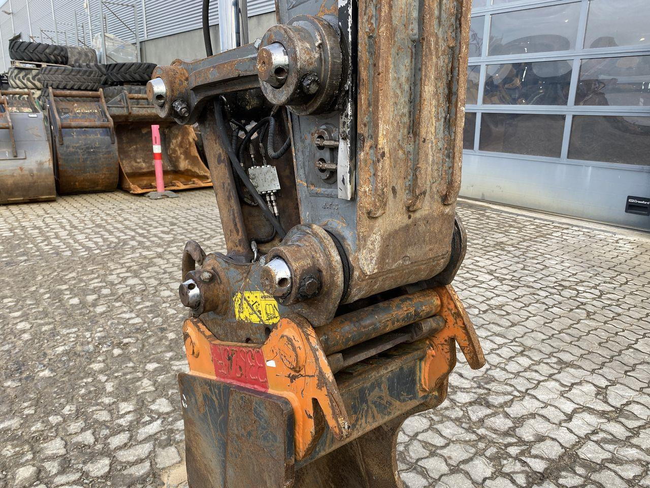 Верижен багер Volvo EC140: снимка 11