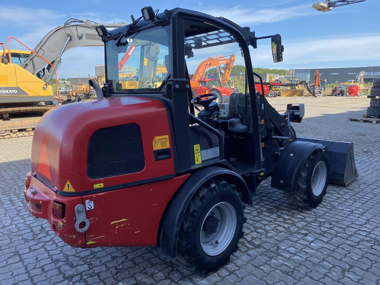 Weidemann 2070 - Компактен товарач: снимка 4 Weidemann 2070 - Компактен товарач: снимка 4