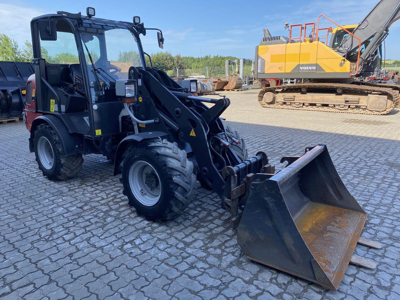 Weidemann 2070 - Компактен товарач: снимка 5 Weidemann 2070 - Компактен товарач: снимка 5
