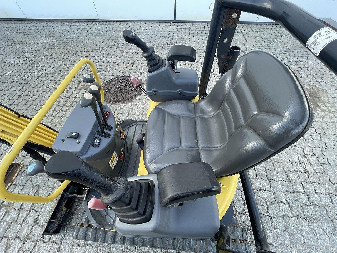 Yanmar VIO12 - Мини багер: снимка 3 Yanmar VIO12 - Мини багер: снимка 3