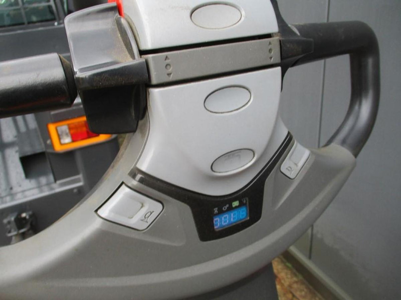 Палетна количка BT LPE 200: снимка 6