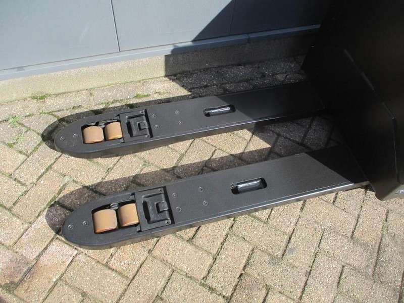 Toyota LPE200 - Палетна количка: снимка 4 Toyota LPE200 - Палетна количка: снимка 4