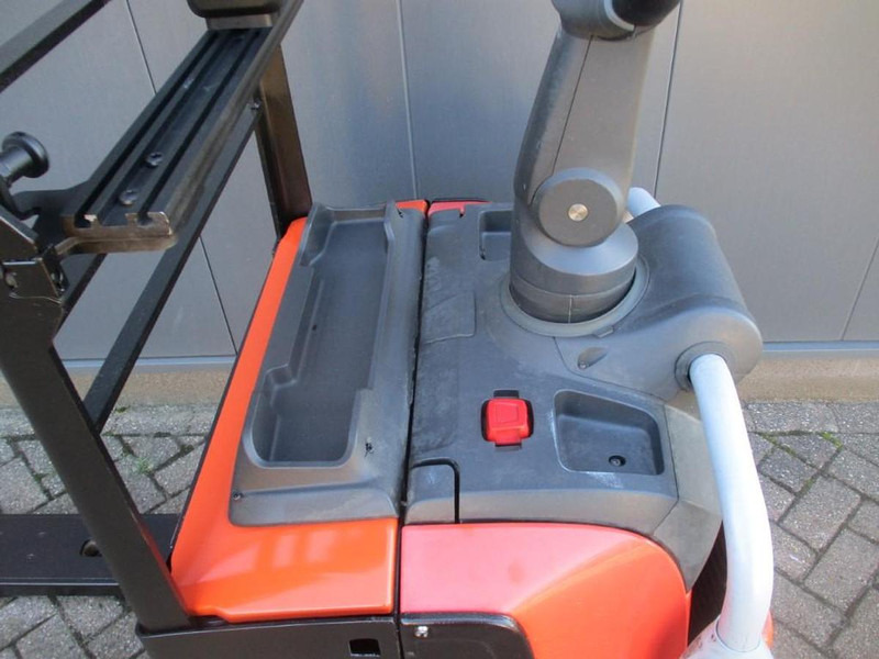 Toyota LPE200 - Палетна количка: снимка 4 Toyota LPE200 - Палетна количка: снимка 4