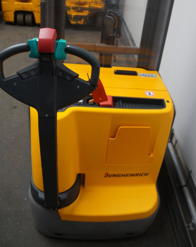 Jungheinrich EJC112z - Стакер: снимка 3 Jungheinrich EJC112z - Стакер: снимка 3